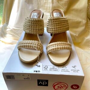 Dolce Vita cream/off white heels